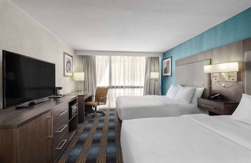 Kansas City Hotel | Cozy 1-bedroom hotel with AC in beautiful Kansas City - NQQ2