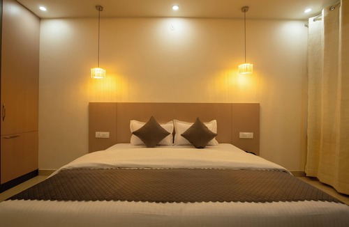 Faridabad Hotel | Cozy 1-Bedroom Hotel Room in Faridabad with AC & Free Wi-Fi
