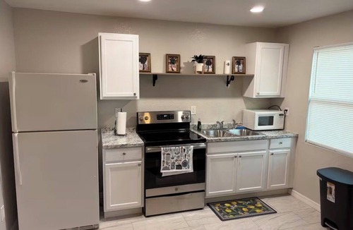 Cocoa West House | Cozy 1-bedroom house in fantastic Cocoa with air conditioning