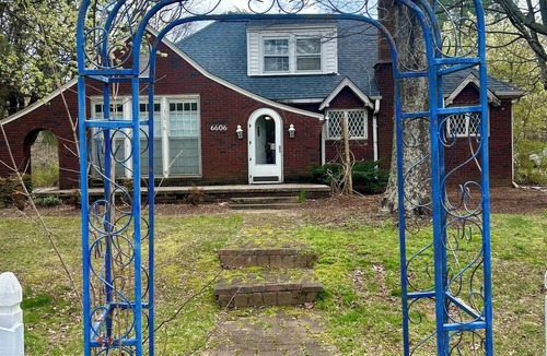 Lewisville Apartment | Cozy 1-bedroom in lovely Downtown Lewisville: The Charleston
