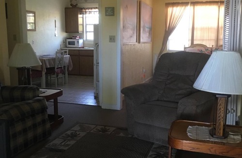 Bay Esplanade Apartment | Cozy 1 bedroom on the water!Apt.#2