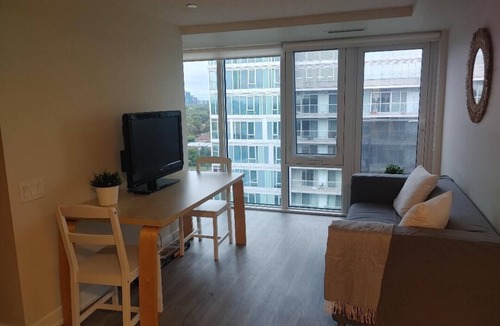 Clanton Park Condo | Cozy 1-bedroom plus den condo near Yorkdale mall with fitness room in Toronto