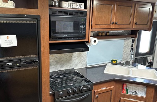Aztec House | Cozy 1 bedroom RV, pet friendly in fantastic Aztec with Animas River access