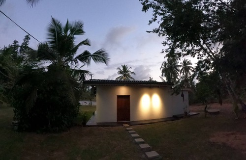 Medaketiya Villa | Cozy 1-bedroom villa in awesome Tangalle with AC