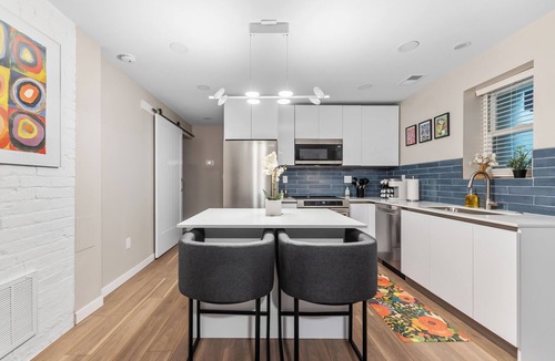 Cincinnati Apartment | Cozy 1-bedroom w/AC, WiFi - Heart of the Clifton Gaslight District.