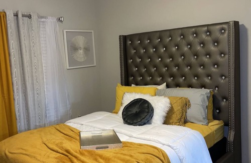 Lindridge-Martin Manor Apartment | Cozy 1- bedroom with accessible pool, fire pit and gym
