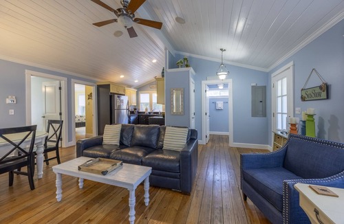Lincoln Beach Cottage | Cozy 1 Level 2 BR Cottage | Hot Tub | King Bed!