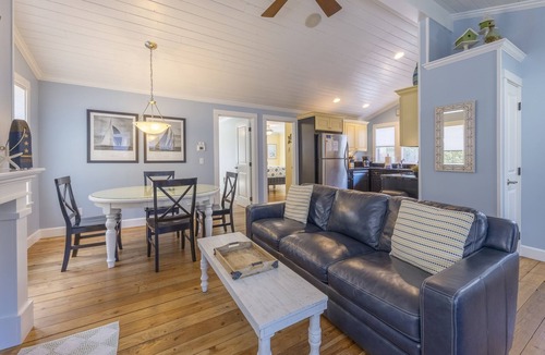 Lincoln Beach Cottage | Cozy 1 Level 2 BR Cottage | Hot Tub | King Bed!