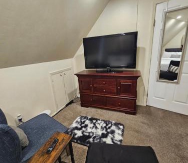 Elmont House | Cozy 111