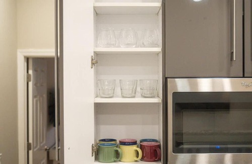 Rittenhouse Row Apartment | Cozy 1BD With Balcony