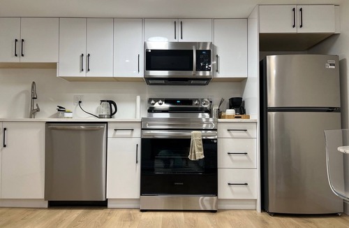 Yorkson House | Cozy 1bdrm suite near LEC and Hwy1. 1hr drive to Vancouver