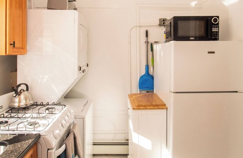 Emerson Gardens Apartment | Cozy 1Bed, 1Bath in Brookline