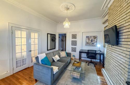 Emerson Gardens Apartment | Cozy 1Bed, 1Bath in Brookline, MBTA
