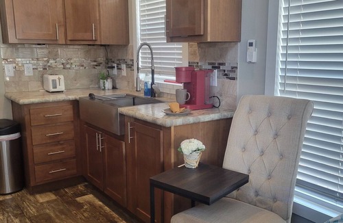 Hurricane House | Cozy 1Bedroom Tiny home with, WiFi + Amenities near Recreation + National Parks