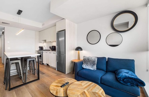 Hillhurst Condo | Cozy 1BR Condo, Steps from CTrain Station!