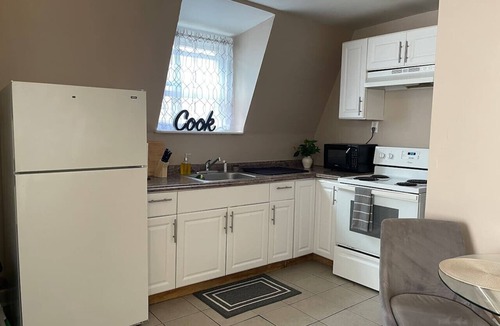 East Orange Apartment | Cozy 1BR Retreat | 1Bath | Close to EWR & NYC