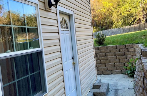 Norwood Park House | Cozy 1BR with Full Bath & Your Own Entrance, and convenient parking