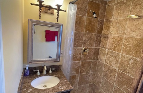 Norwood Park House | Cozy 1BR with Full Bath & Your Own Entrance, and convenient parking