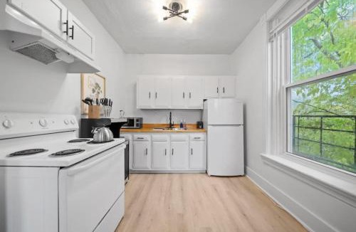 Mount Auburn Apartment | Cozy 1BR with Parking - Near UC, Zoo, Downtown