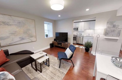 Mount Adams Condo | Cozy 2 Bdrm/1 Bath Condo near Eden Park