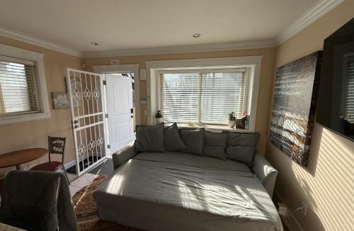 Hastings Apartment | Cozy 2 Bdrm Basement suite in the Heart of Renfrew Heights