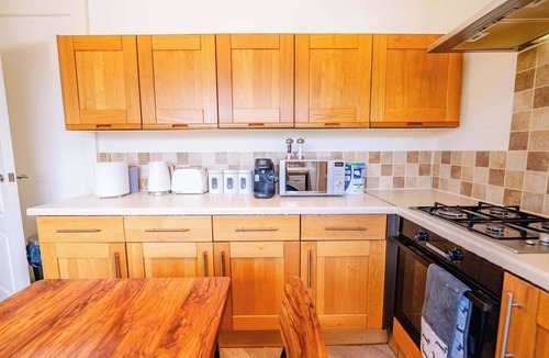 Cyncoed Apartment | Cozy 2-Bed, 1-Bath with Free Parking, Close to Roath Park