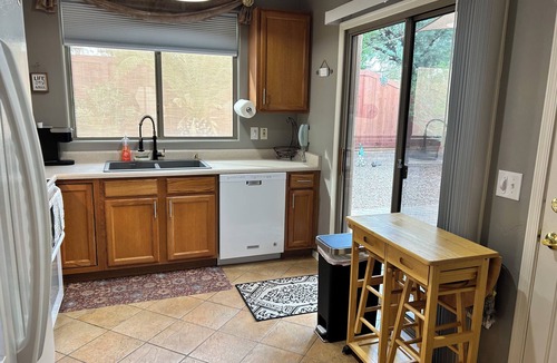 Green Valley House | Cozy 2 bed 2 bath Santa Fe style, 55+ Senior Community Green Valley town home.