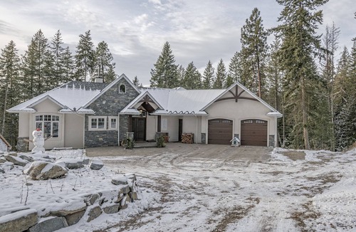 Vernon Apartment | Cozy 2 bed/1 bath private suite on 5 acre farm close to Silver Star and Vernon.
