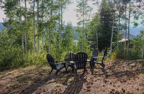 Irwin Cabin | Cozy 2-bed cabin looking over Palisades Lake!