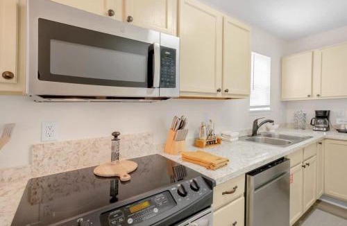 Biloxi House | Cozy 2 Bed Duplex Just Blocks from Downtown Biloxi!