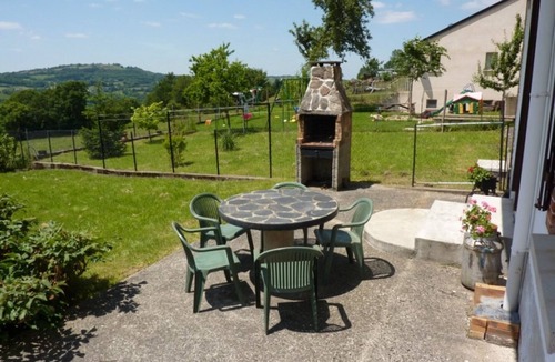 Drugeac Cottage | Cozy 2-Bed Home with Terrace near Salers, Pet-Friendly and All Amenities Included