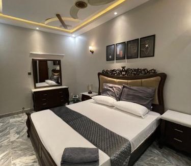 Gulshan-e-Iqbal Apartment | Cozy 2-Bed Portion at Gulshan Iqbal blk 7