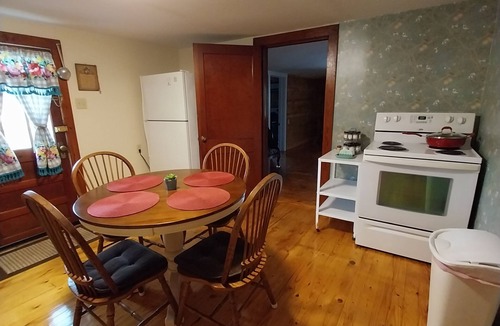 Saint Francis House | Cozy 2 bedroom 1,700 square ft home. Sleeps 4. Directly on the KY Bourbon Trail