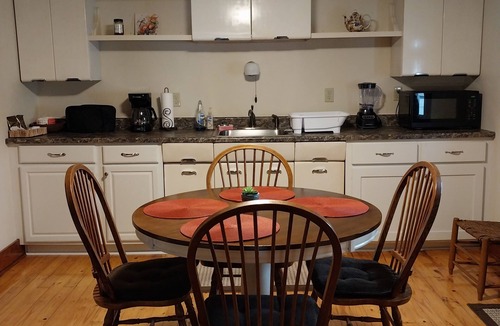 Saint Francis House | Cozy 2 bedroom 1,700 square ft home. Sleeps 4. Directly on the KY Bourbon Trail
