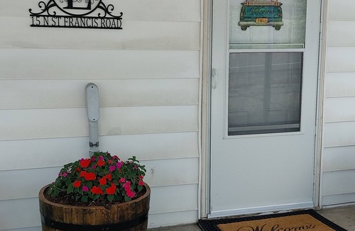 Saint Francis House | Cozy 2 bedroom 1,700 square ft home. Sleeps 4. Directly on the KY Bourbon Trail