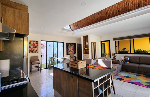 Riberas del Pilar House | cozy 2 bedroom 2 bathroom lake house in artsy Ajijic with fiber internet
