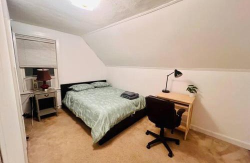North Andover Apartment | Cozy 2-Bedroom Apartment with Summer Pool Access