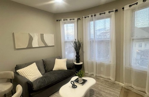 Springfield Apartment | Cozy 2-bedroom apartment Near Six Flags & Attractions