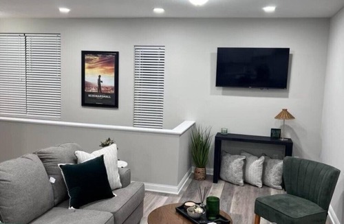 Huntington Apartment | Cozy 2-bedroom apartment located next to St. Mary's Hospital!