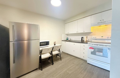 Bridgeview Apartment | Cozy 2-bedroom apartment for 4 people close to University of Windsor