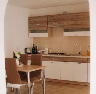 Caransebes Apartment | Cozy 2-Bedroom Boho-Themed Home