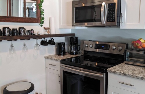 Campbell River Apartment | Cozy 2-bedroom, coastal inspired, suite with AC in beautiful Campbell River