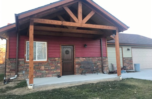Scenic Heights Cabin | Cozy 2-bedroom cabin with AC in nice Arvada neighborhood close to olde town!