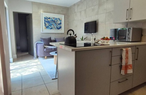 Greater Johannesburg Metropolitan Area Apartment | Cozy 2 Bedroom Cottage