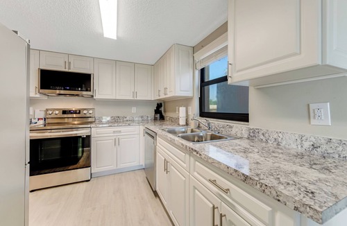 Avalon by the Sea Condo | Cozy 2-bedroom condo with AC, WiFi in tranquil Ormond Beach