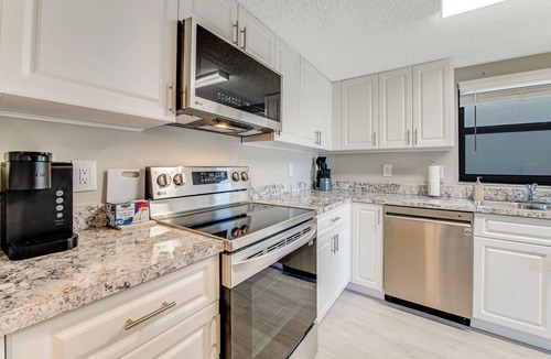 Avalon by the Sea Condo | Cozy 2-bedroom condo with AC, WiFi in tranquil Ormond Beach