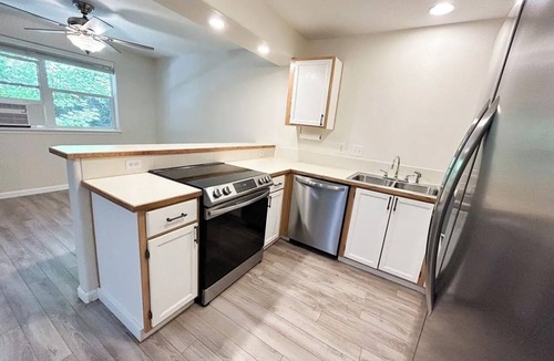 Gresham Condo | Cozy 2-bedroom condo in wonderful Gresham with pool
