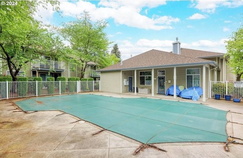 Gresham Condo | Cozy 2-bedroom condo in wonderful Gresham with pool