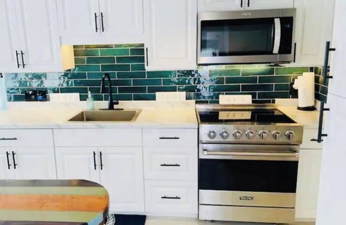 Nettles Island Cottage | Cozy 2-bedroom cottage with AC in the beautiful community of Nettles Island