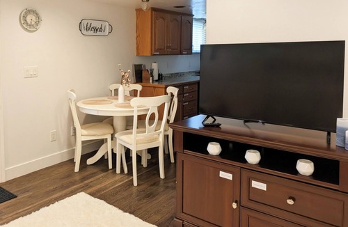 Springville Apartment | Cozy 2 bedroom downtown retreat with a full kitchen, coffee bar and more